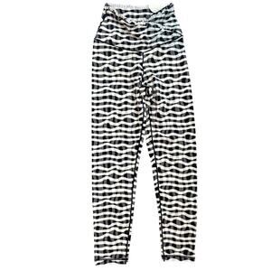 NWT OFFLINE By Aerie Real Me Xtra 7/8 Legging Size M Black White Ruffle Gingham